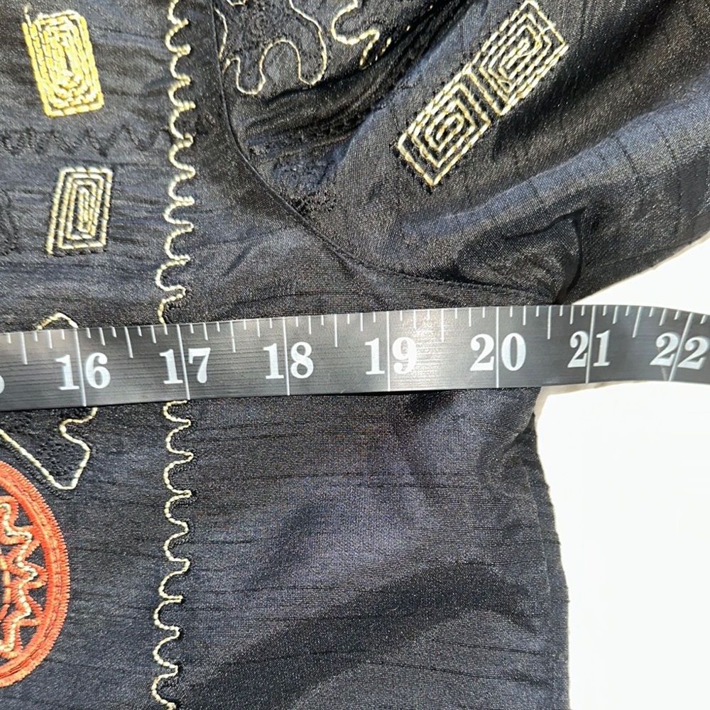 Elegant Black Blazer with Colorful Embroidery - Picture 9 of 10